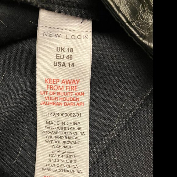 Black Vinyl Mini Skirt - Picture 7 of 9